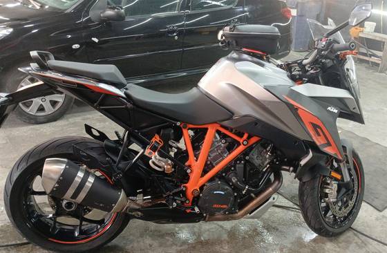 KTM 1290 SUPER DUKE GT 